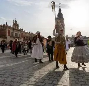 Rewitalizacja obrzędu jako proces twórczy: integralny rozwój jednostki i zaangażowanie społeczne