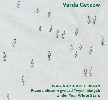 Kolorowa grafika promująca wystawę. Zielone postacie na szarym tle.
