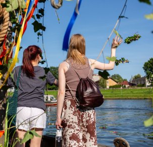 Flisackie Wianki : puszczanie wianków i flisackie swaty