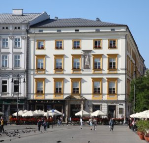 „Tajemnice handlu na Placu Szczepańskim” – inkluzywny spacer miejski z pomocami sensorycznymi i elementami audiodeskrypcji AD