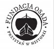 Biało czarny logotyp Fundacja Osada nad Wisłą. Czarny statek wpisany w okrąg.