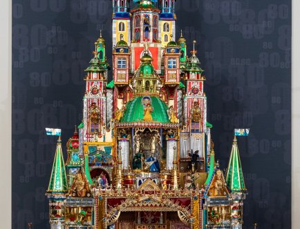 Kolorowa fotografia przedstawiająca szopkę krakowską